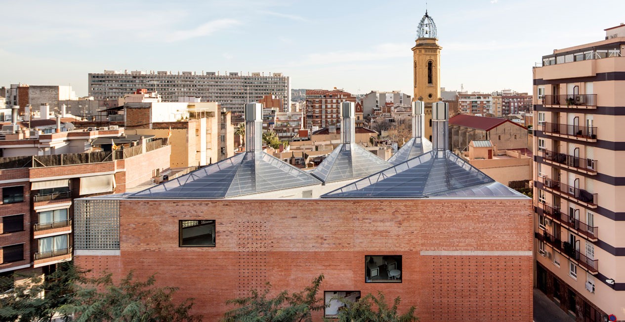 España: Centro Cívico Cristalerías Planell - HARQUITECTES