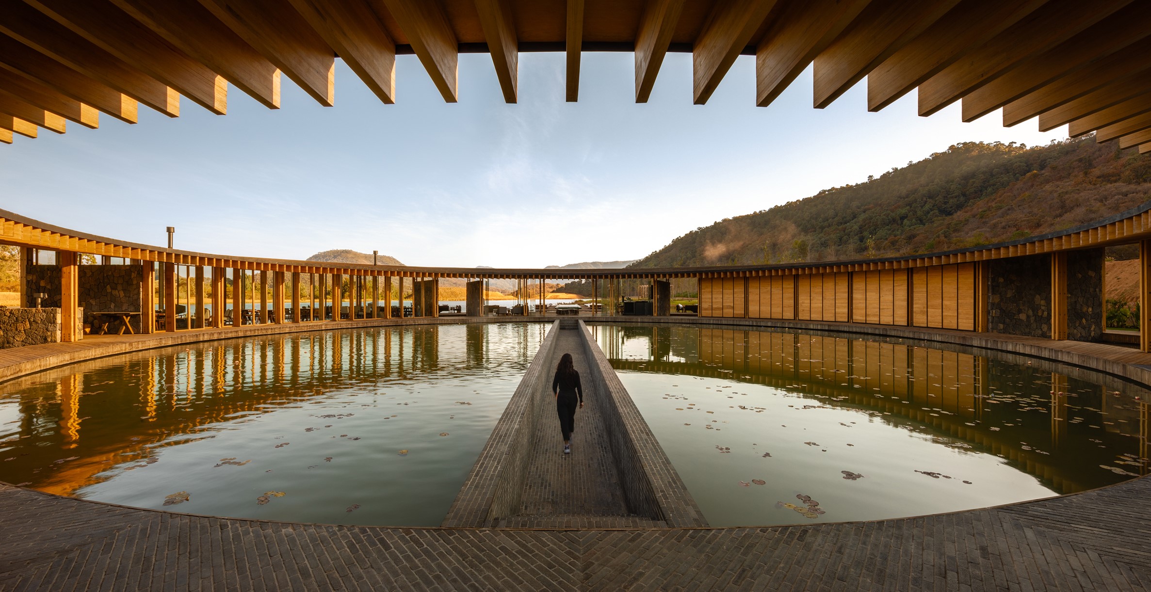 México: Casa club Valle de San Nicolás - Sordo Madaleno Arquitectos