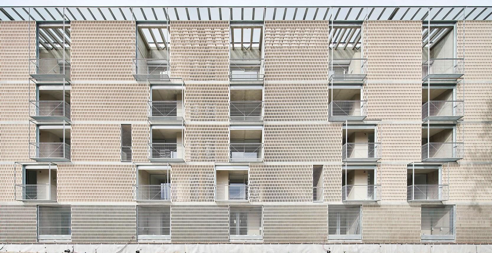 España: 54 viviendas sociales en Barcelona - Peris + Toral Arquitectes