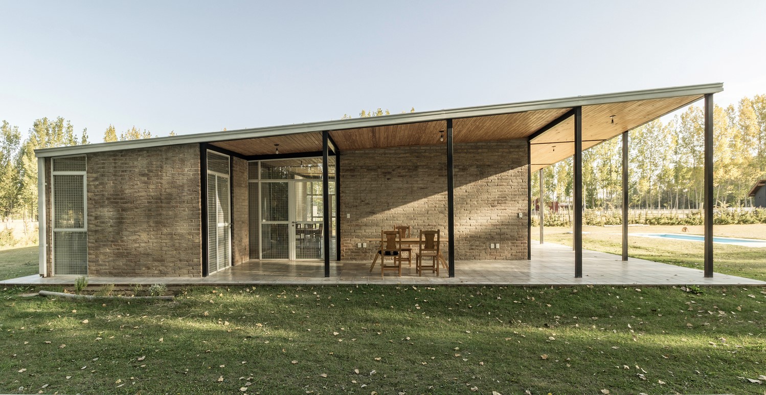 Argentina: Casa de Campo Pichi - IN Estudio Arquitectura