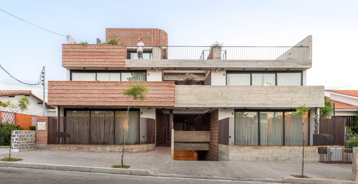 Argentina: Edificio de viviendas Flia - MOMENTO