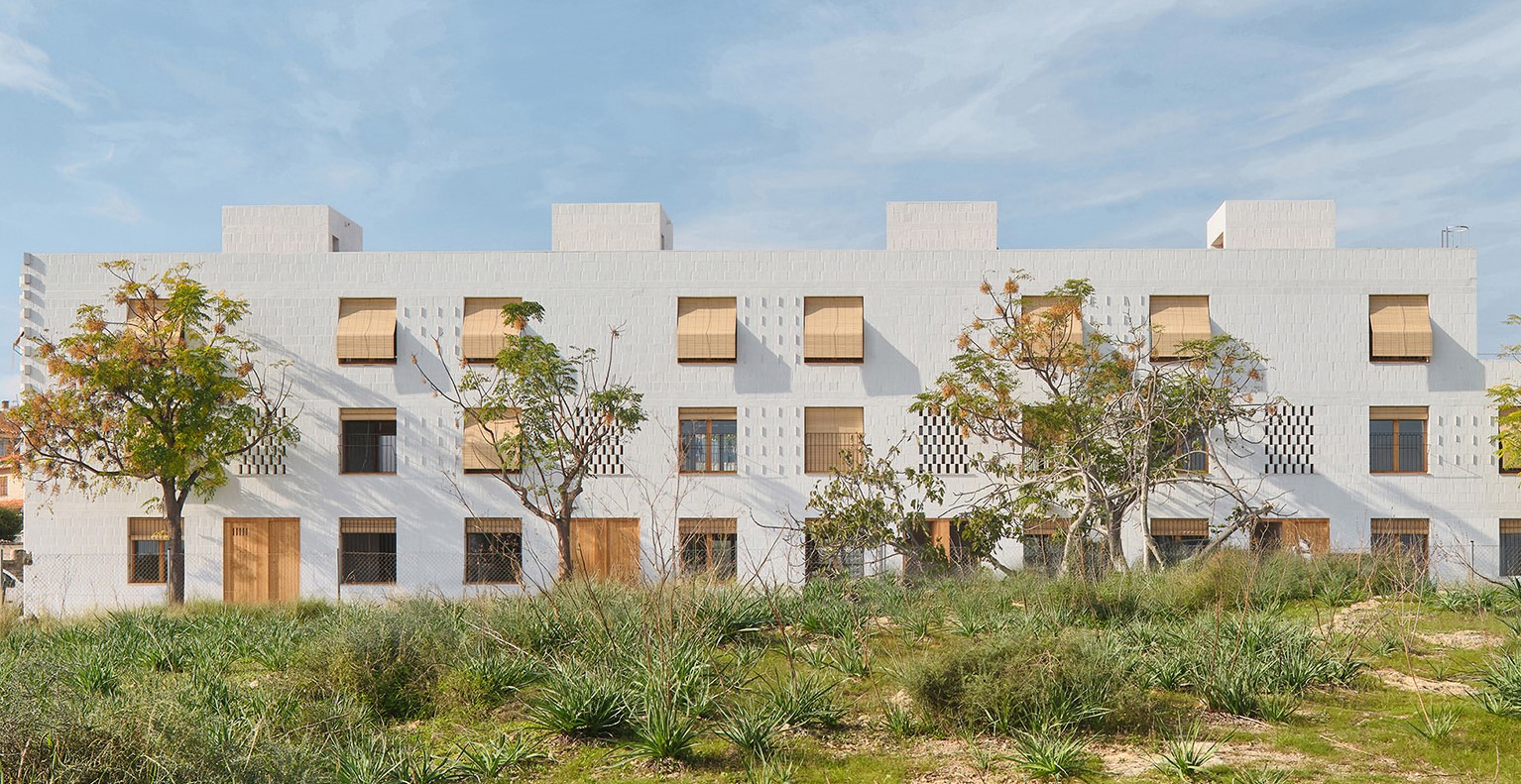 España: 11 Viviendas Sociales en Palma - Carles Enrich Studio
