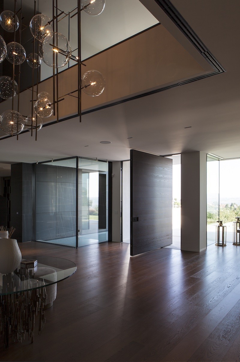 Progetto della studio M3 Progetti  focus sulle porte blindate a bilico Synua 3TT di Oikos Venezia